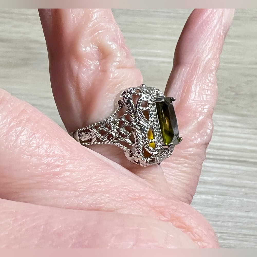 Vintage Art Deco Sterling Silver Olive Green Peridot Filigree Ring, Size 6 - Picture 9 of 10
